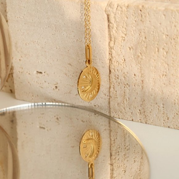 NEW 18K Gold Plated Diamond Moon Oval Necklace - Picture 11 of 12